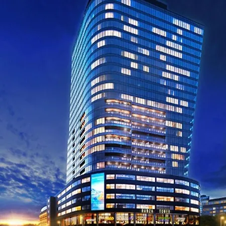 Hanza Tower Sky 22 & Jacussi Daire *